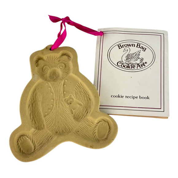 Vintage 1989 Brown Bag Cookie Art Teddy Bear Stoneware Mold with Recipe Booklet - Picture 1 of 8